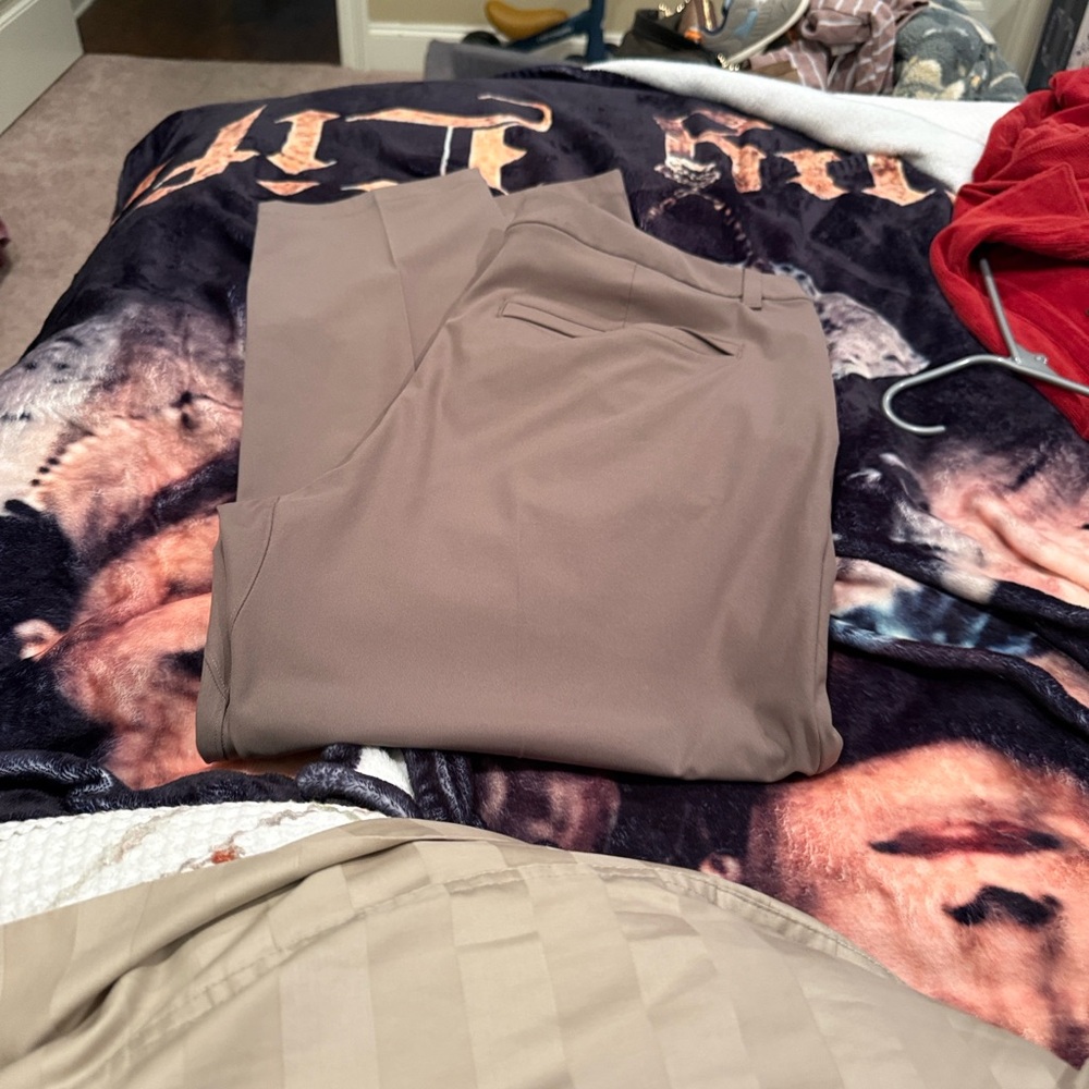 Lululemon Men's dark Tannish brown stretch Pants-lightly worn 36x30